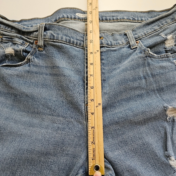 Old Navy Boyfriend Mid-Rise Jeans Womens Sz 16 Distressed Blue Denim Lightweight - Picture 4 of 8